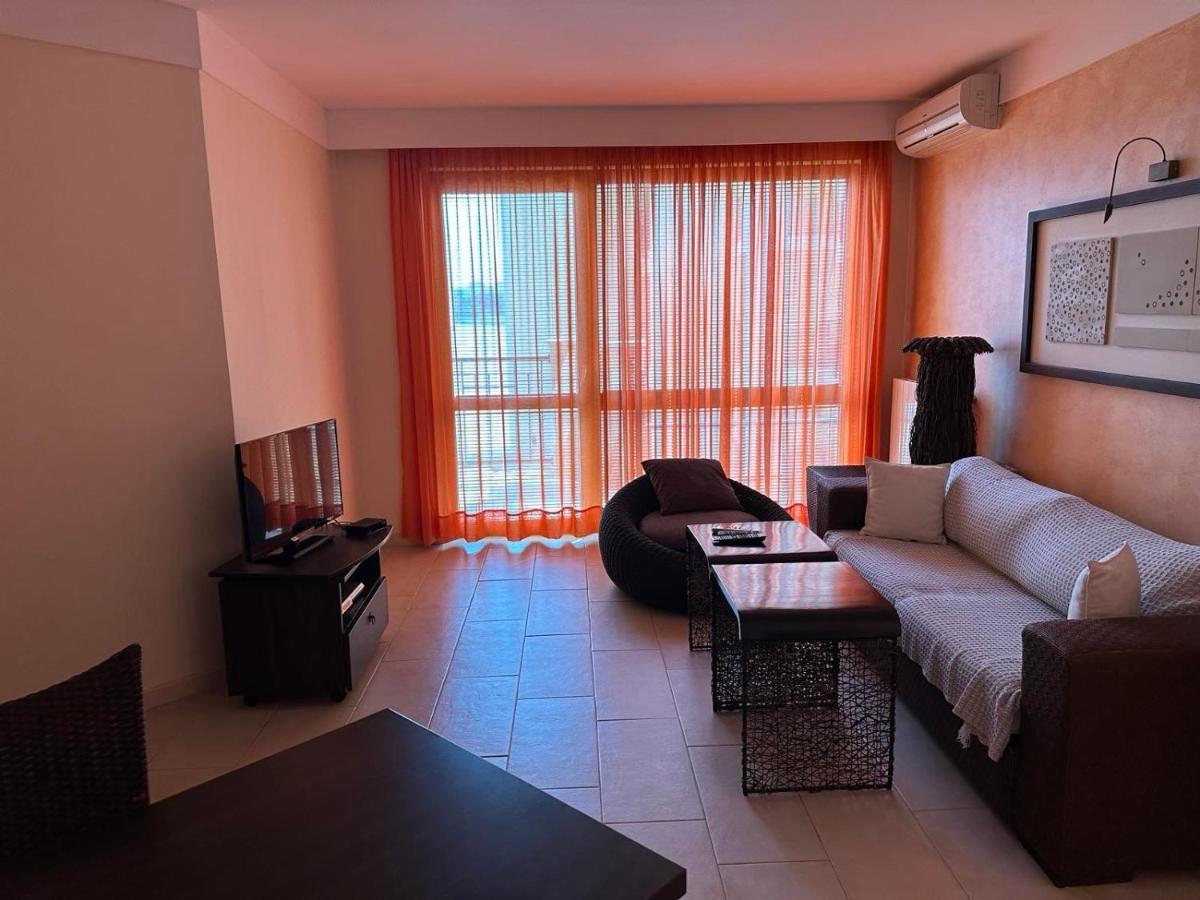 Oazis Vip Club Aparthotel Pantai Sunny Luaran gambar