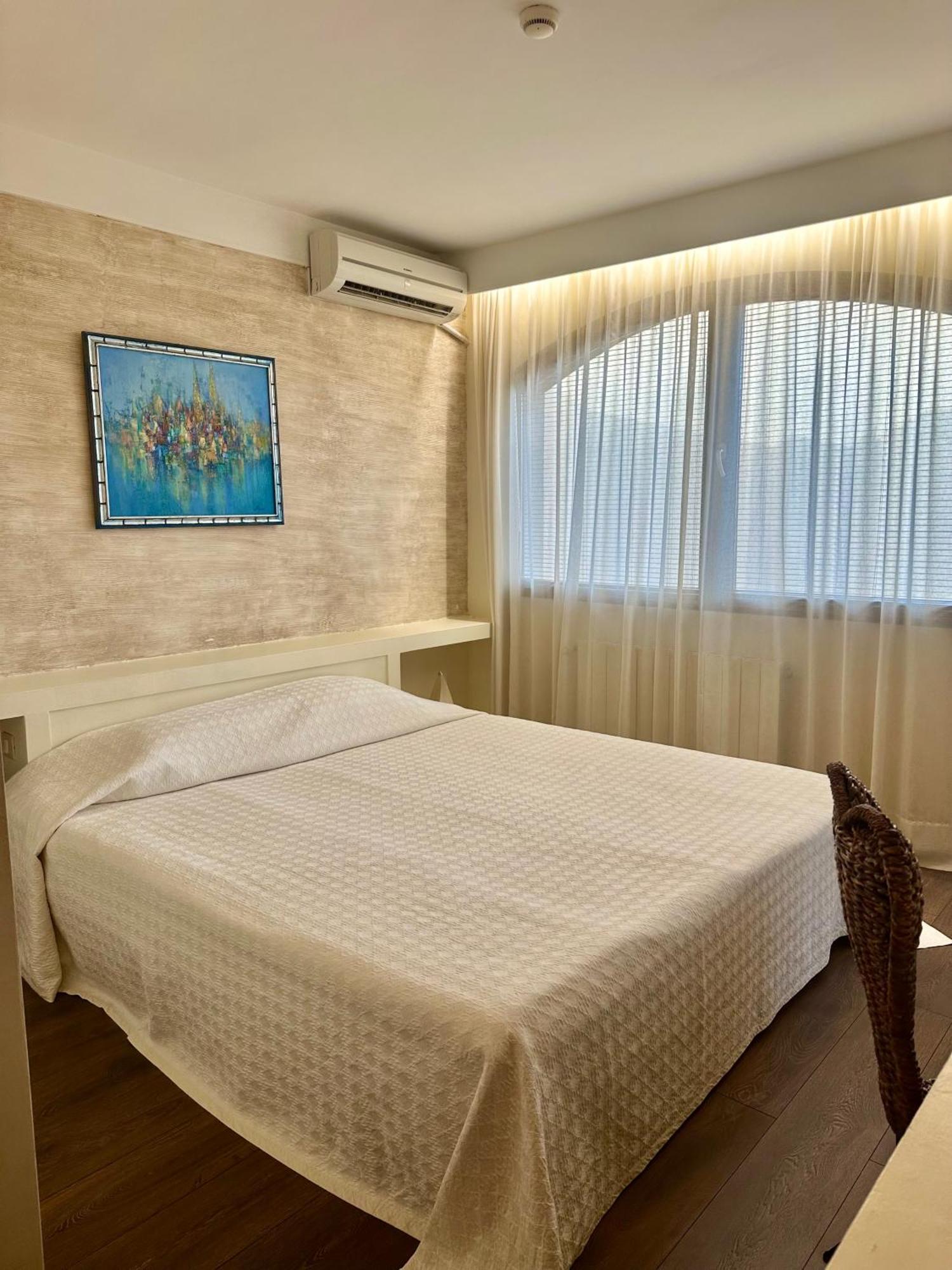 Oazis Vip Club Aparthotel Pantai Sunny Luaran gambar
